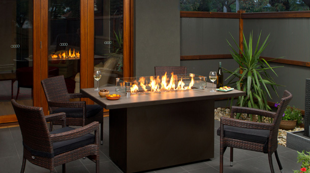A Regency Plateau® Outdoor Gas Fire Table brings a chic modern look to outdoor living spaces. Available in San Carlos